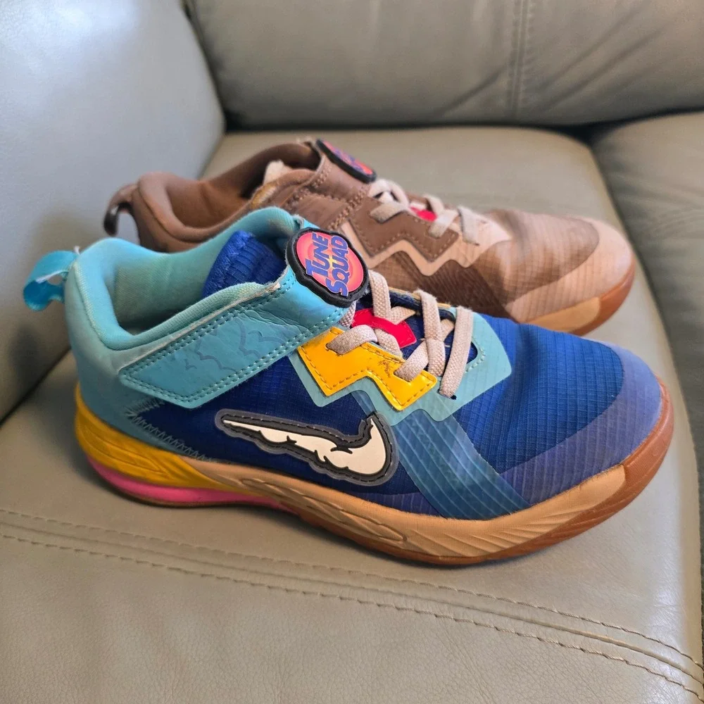 Nike LeBron 18 Low Space‎ Jam Wile E vs Roadrunner Kids Shoes DJ3761-401 Size 2Y